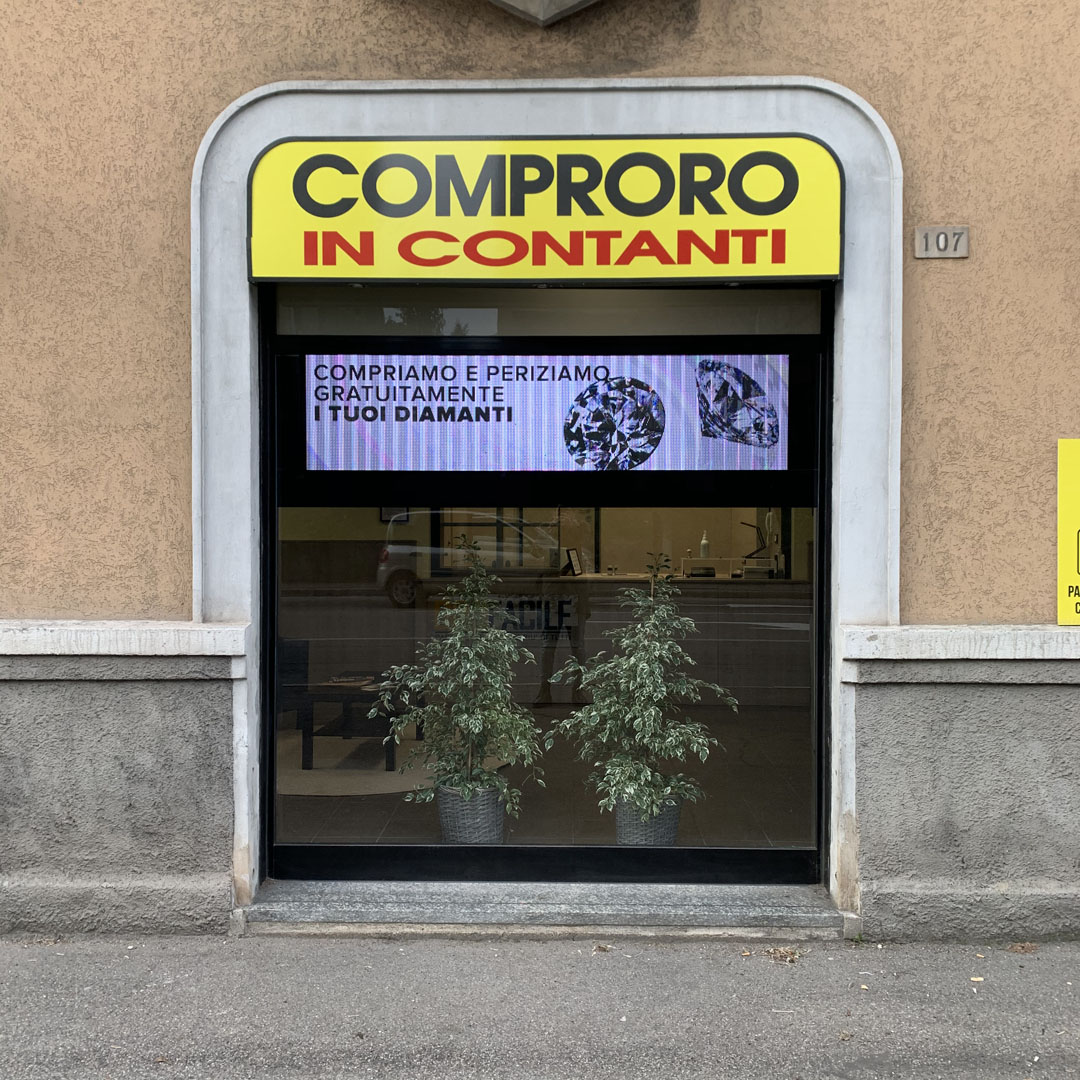 Compro oro Rho di Corso Europa, 105: ingresso negozio compro oro a Rho  dettaglio led compro oro in contanti a Rho