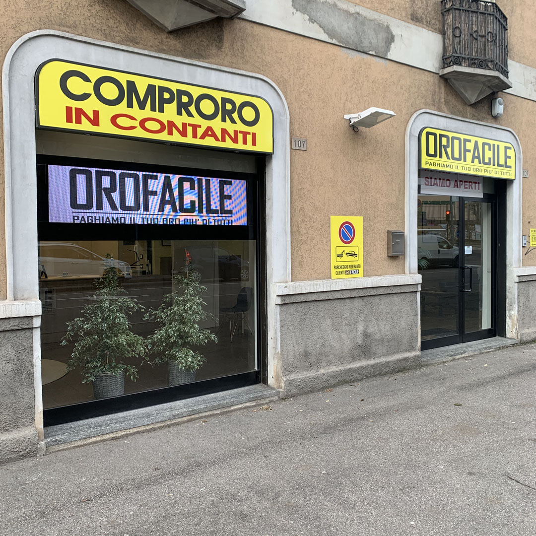 Compro oro Rho di Corso Europa, 105: ingresso negozio compro oro a Rho  vetrine led compro oro in contanti a Rho