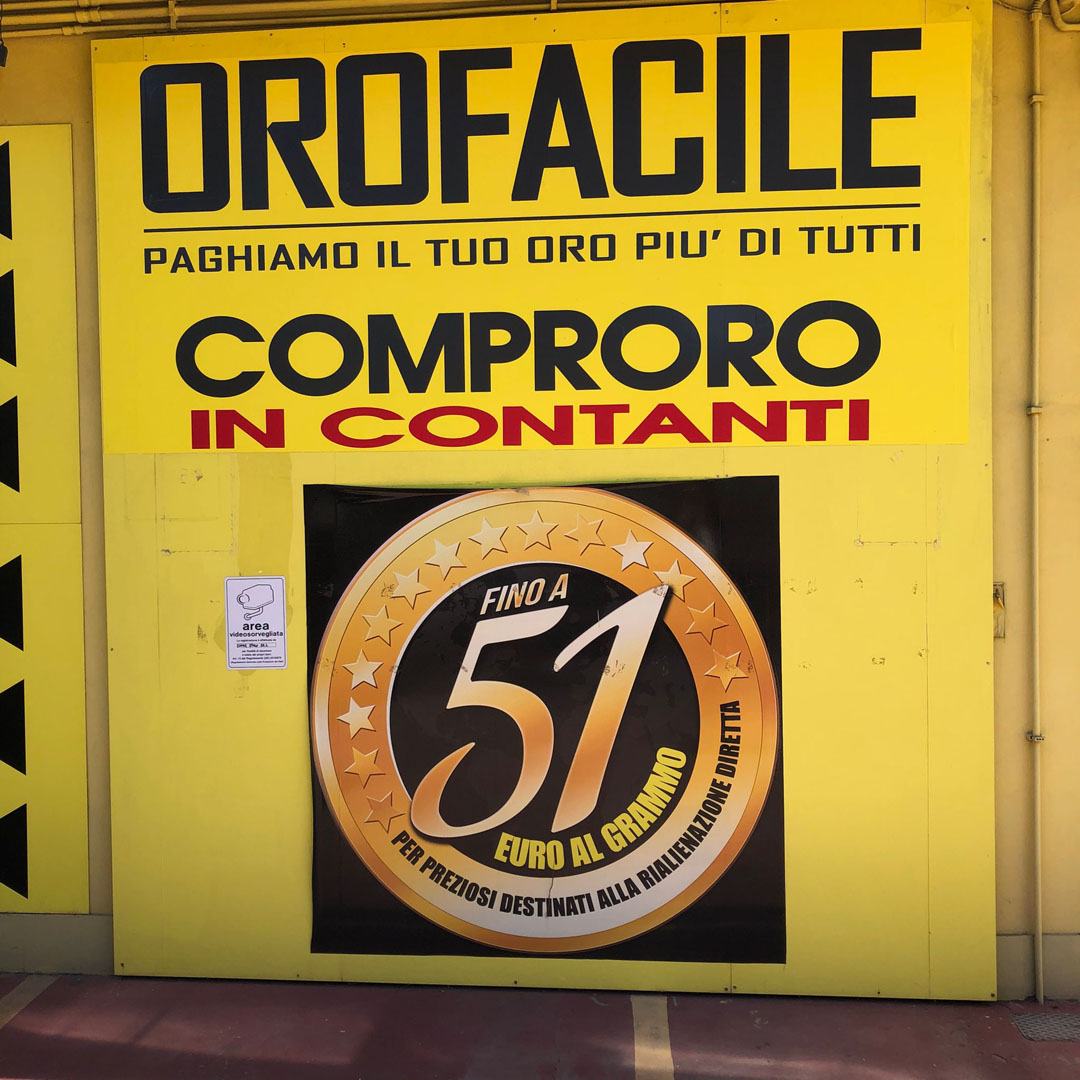Compro oro Roma di Via Aurelia, 528: ingresso negozio compro oro a Roma  dettaglio vetrina negozio ritiro oro usato a Roma