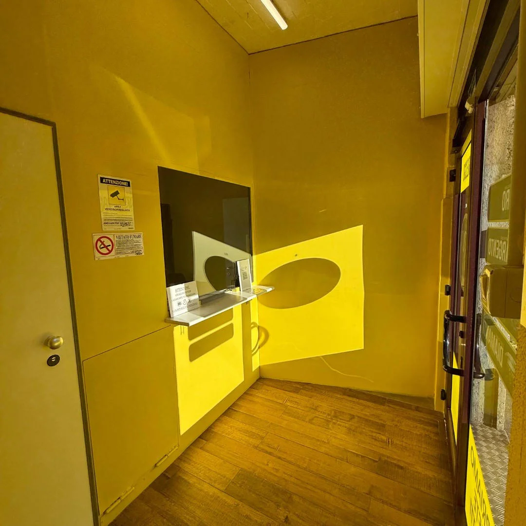 Compro oro Milano di Viale Marche, 30: ingresso negozio compro oro a Milano  interno negozio compro oro a Milano