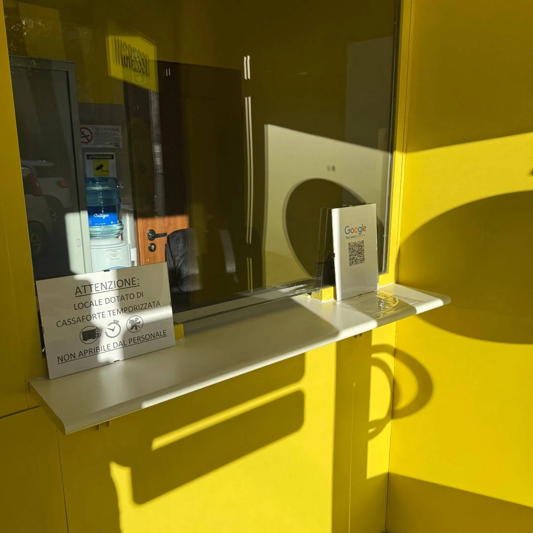 Compro oro Milano di Viale Marche, 30: ingresso negozio compro oro a Milano  ingresso interno compro oro a Milano