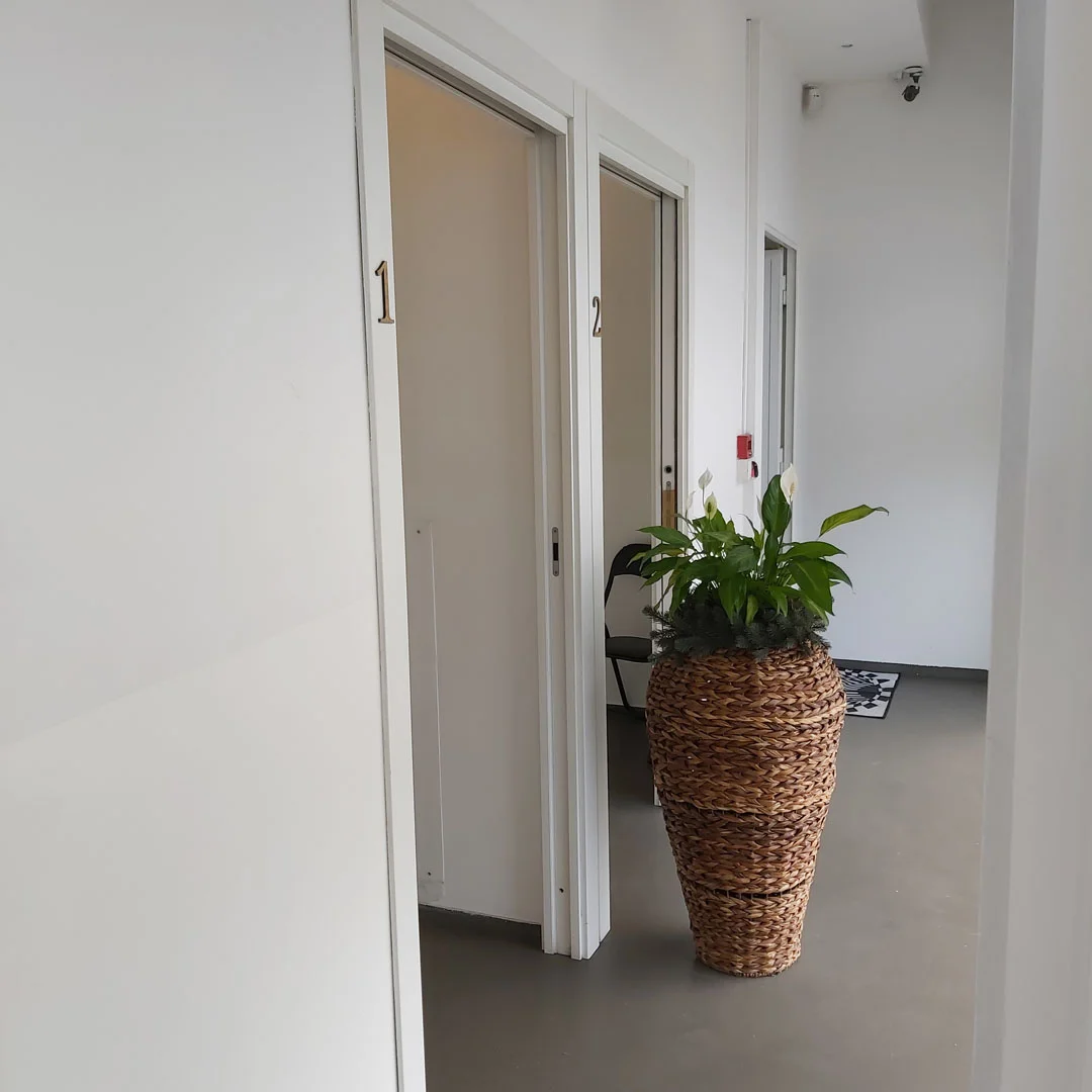 Compro oro Padova di Via Ludovico Ariosto, 48: ingresso negozio compro oro a Padova  corridoio box vendita oro usato a Padova