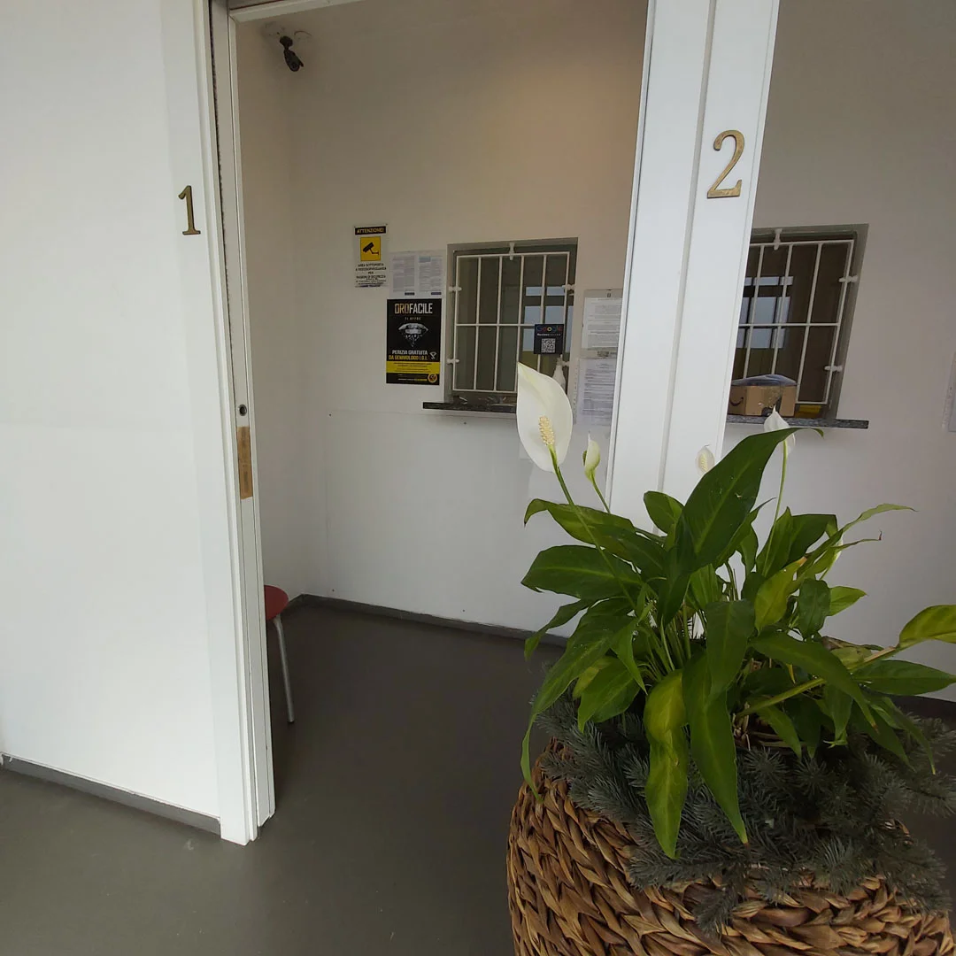 Compro oro Padova di Via Ludovico Ariosto, 48: ingresso negozio compro oro a Padova  box vendita oro usato a Padova