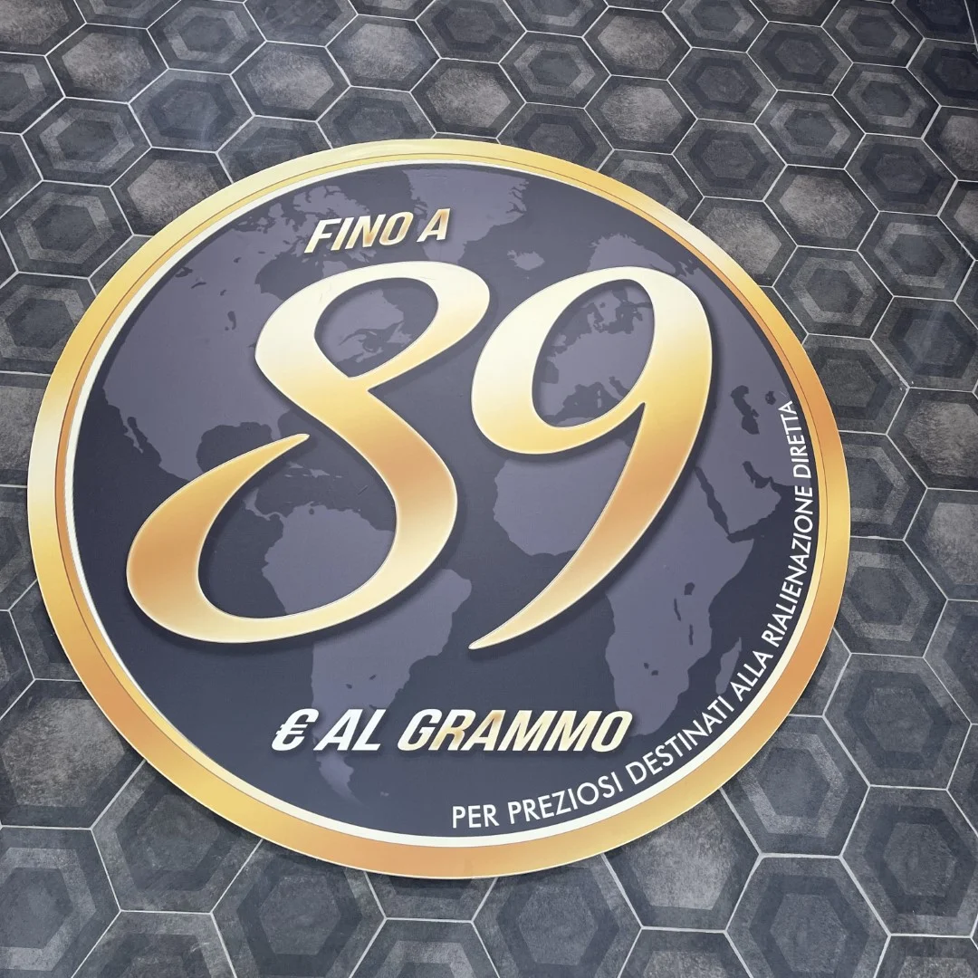 Compro oro Parabiago di Corso Sempione, 17: ingresso negozio compro oro a Parabiago  logo ritiro oro usato a Parabiago