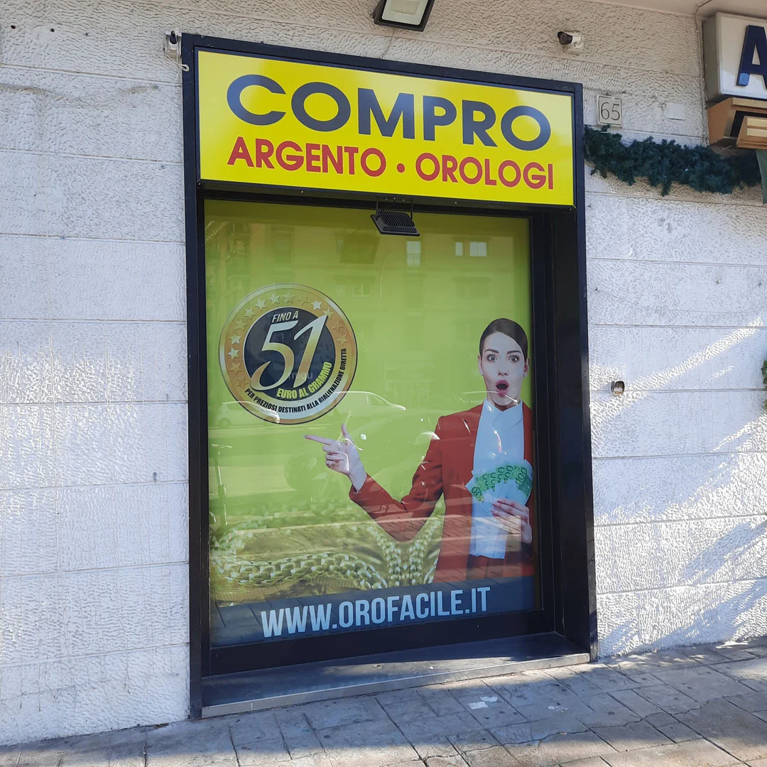Compro oro Roma di Piazzale Enrico Dunant, 62/65: ingresso negozio compro oro a Roma  dettaglio vetrina negozio ritiro oro usato a Roma