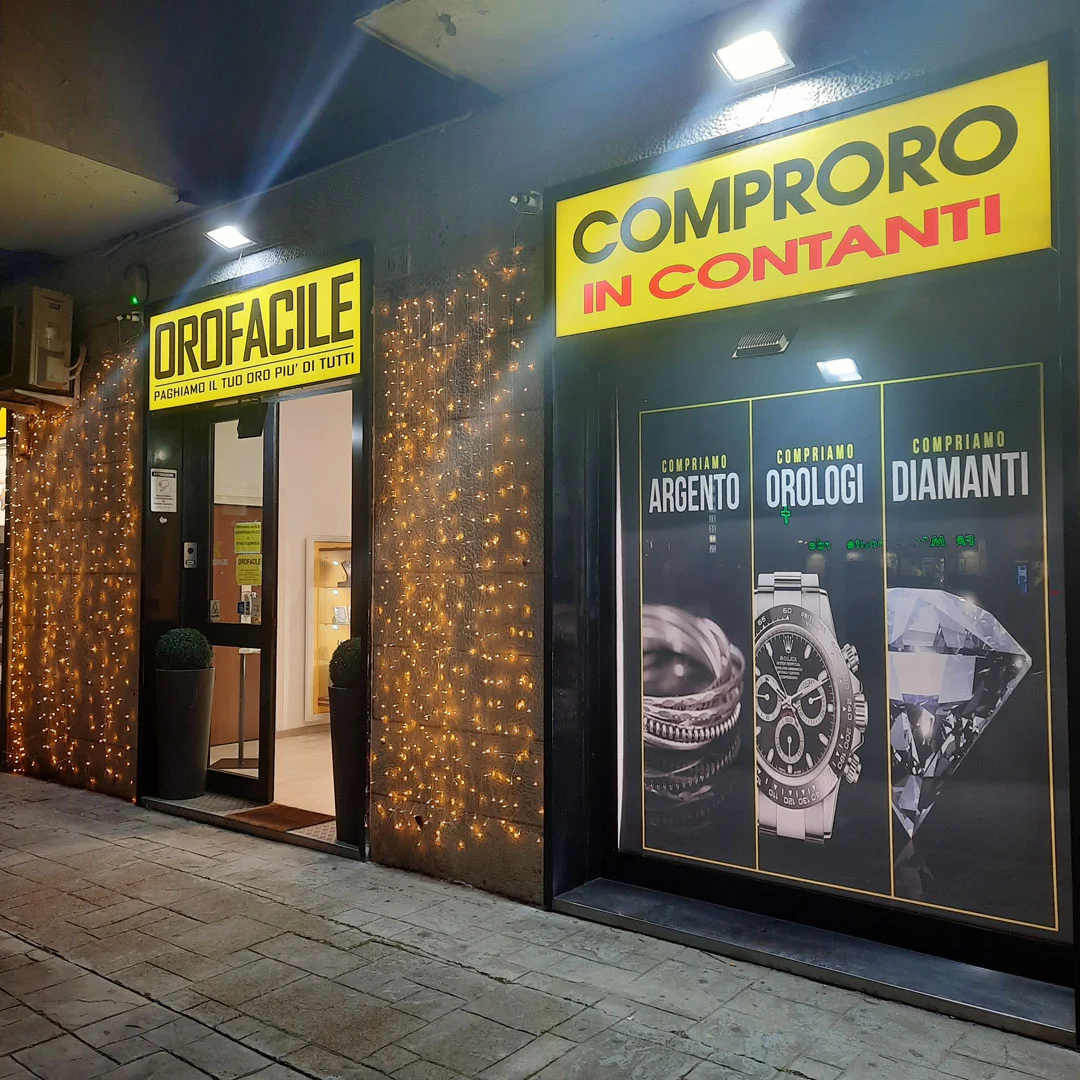 Compro oro Roma di Piazzale Enrico Dunant, 62/65: ingresso negozio compro oro a Roma  panoramica notturna vetrine negozio acquisto oro usato a Roma