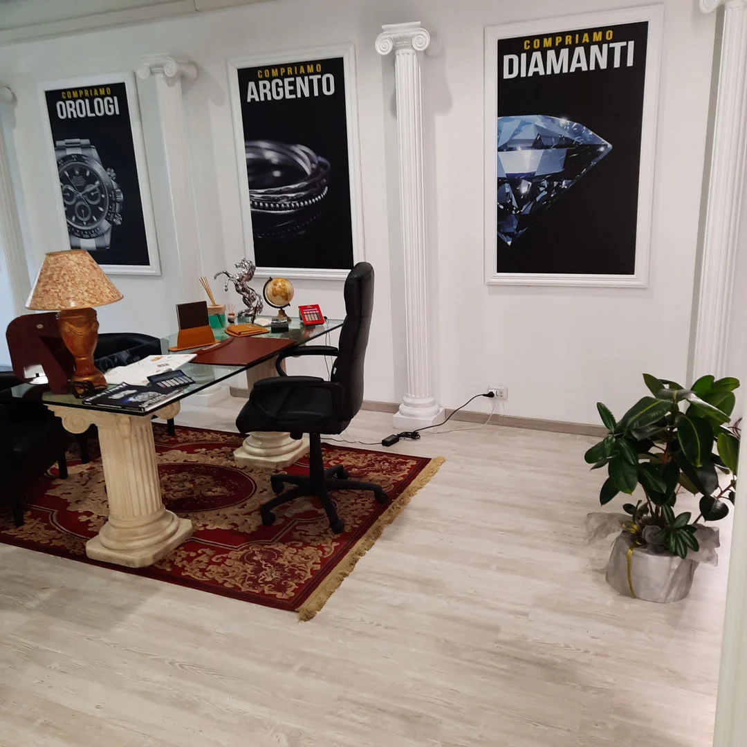 Compro oro Roma di Piazzale Enrico Dunant, 62/65: ingresso negozio compro oro a Roma  scrivania trattative valutazioni oro usato a Roma