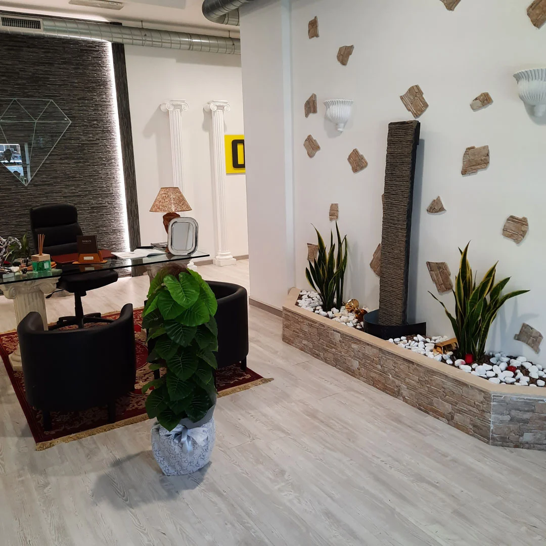 Compro oro Roma di Piazzale Enrico Dunant, 62/65: ingresso negozio compro oro a Roma  dettaglio sala trattative valutazioni oro a Roma