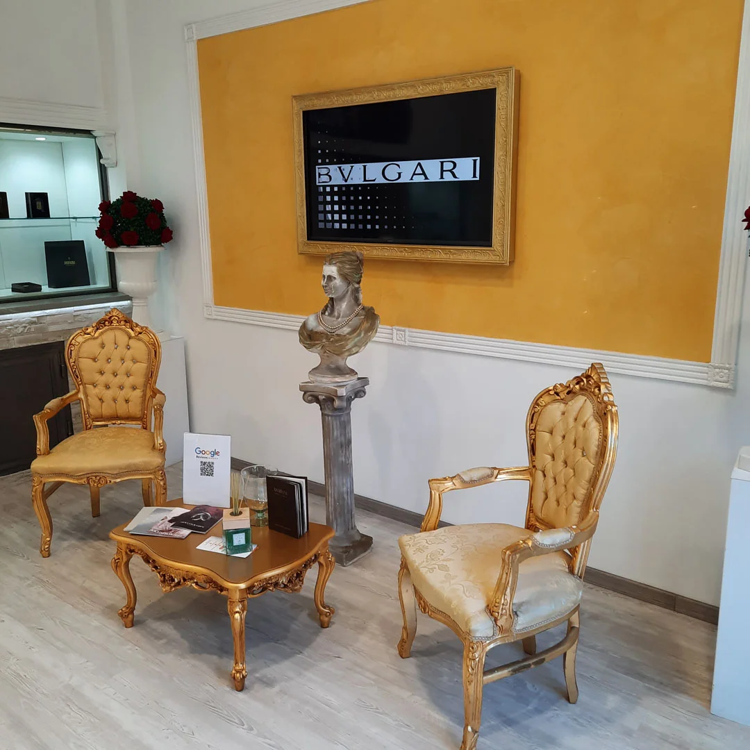 Compro oro Roma di Piazzale Enrico Dunant, 62/65: ingresso negozio compro oro a Roma  sala d'attesa negozio ritiro oro usato