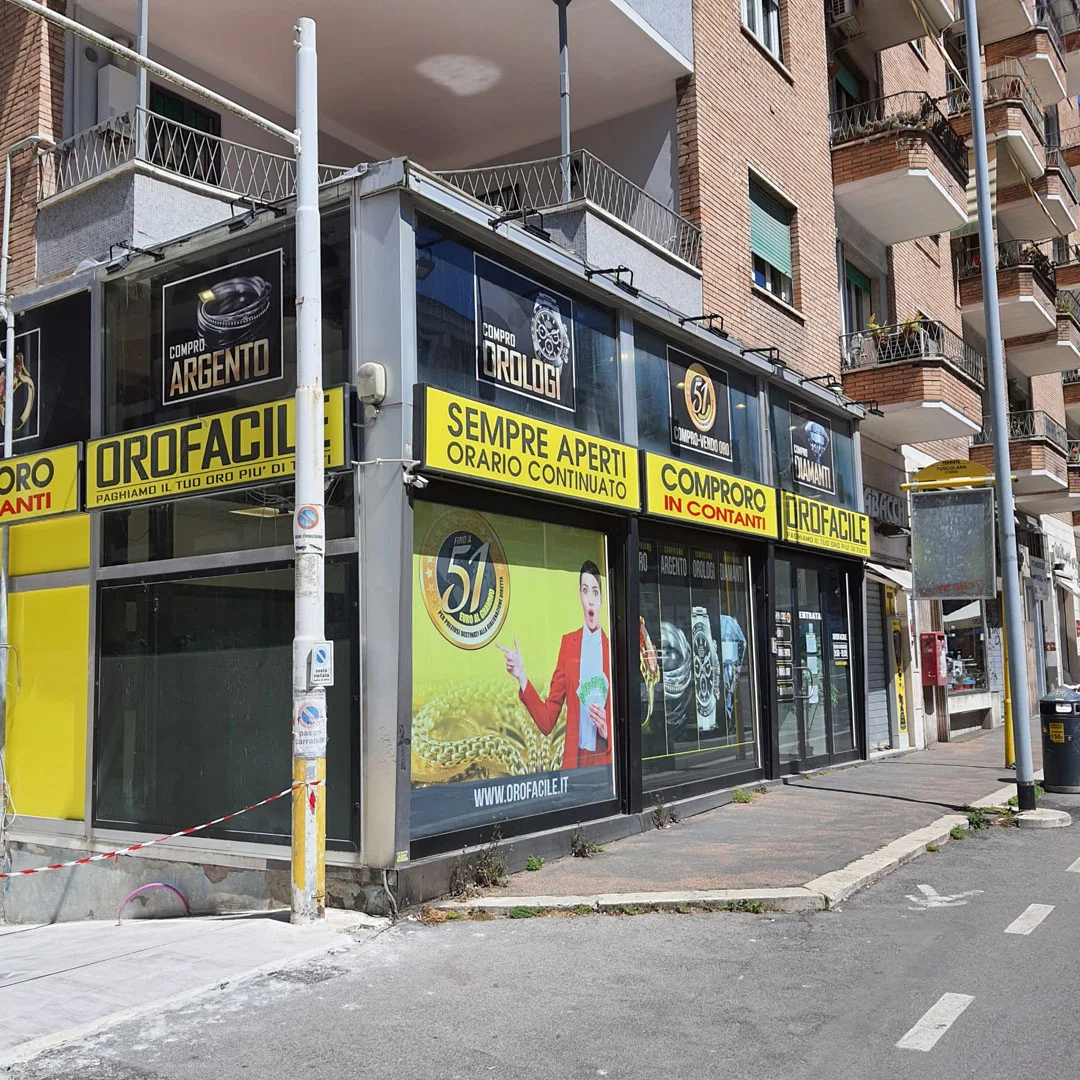 Compro oro Roma di Via Tuscolana, 309: ingresso negozio compro oro a Roma  esterno negozio compro oro a Roma