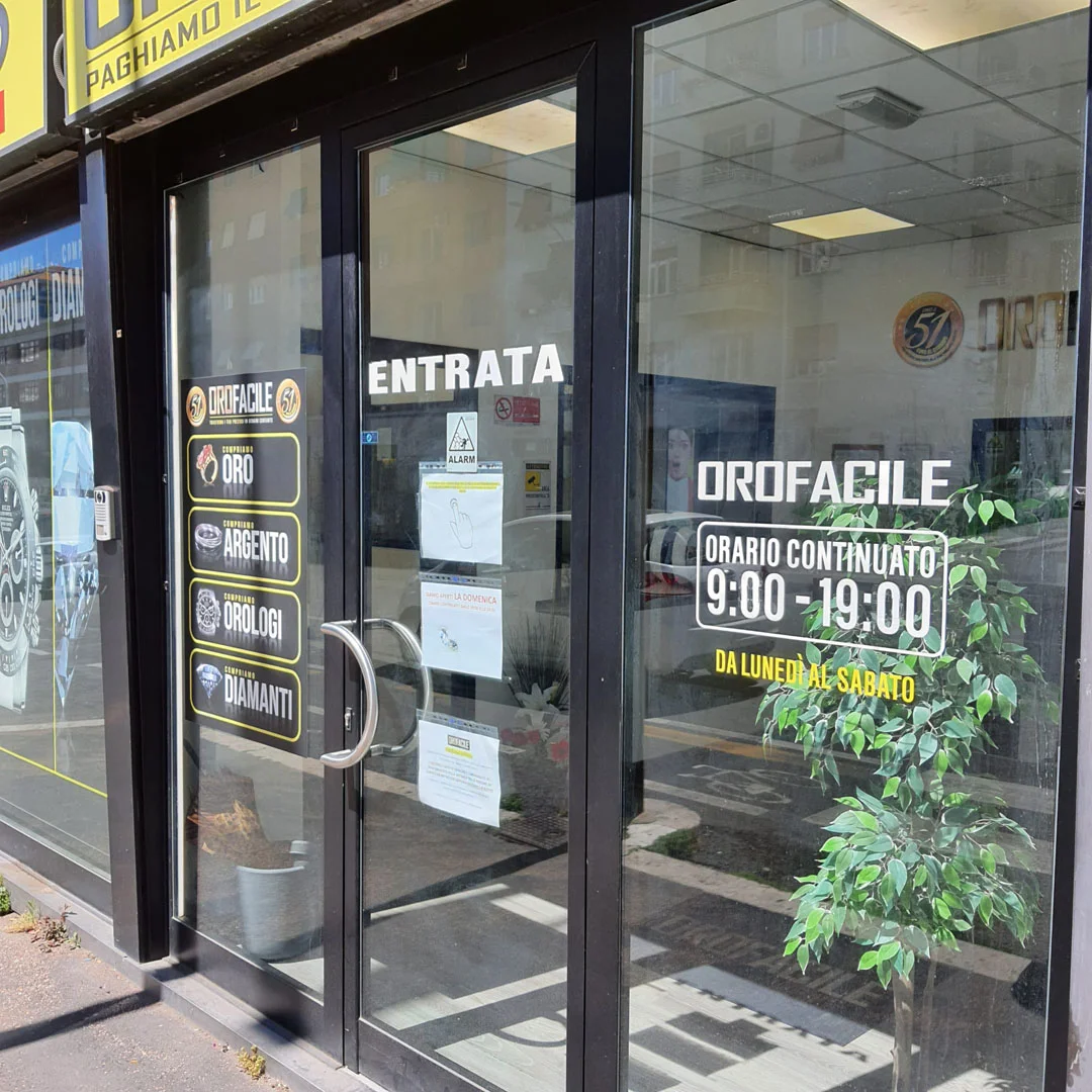 Compro oro Roma di Via Tuscolana, 309: ingresso negozio compro oro a Roma  close-up ingresso negozio ritiro oro a Roma